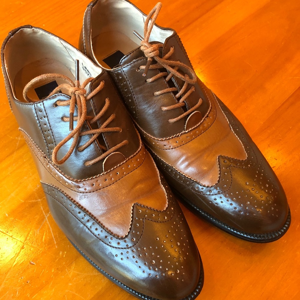 Two tone wing tip dress shoes